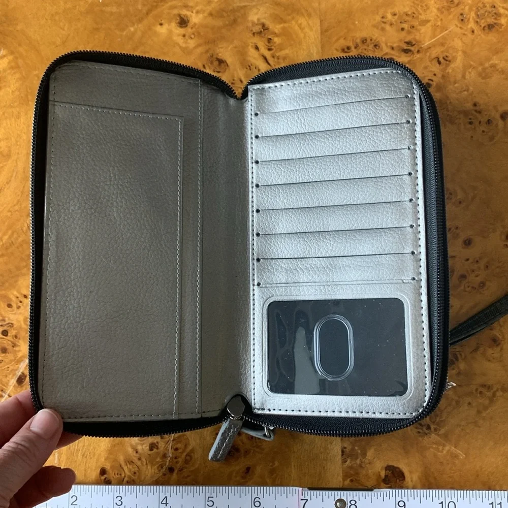 NWOT Buxton Ladies Wallet